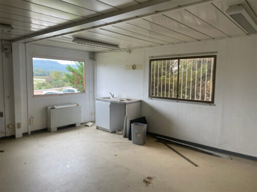 Rénovation d’un bâtiment dans le Gard avec la pose de nouvelles menuiseries.
