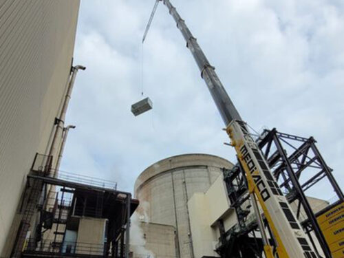 Pose de bungalows avec grue