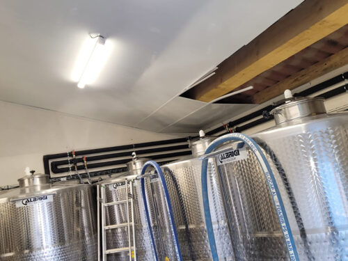 pose de faux plafond dans des locaux industriels